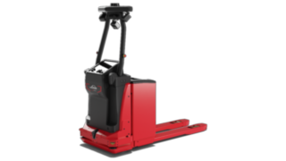 A Linde MH T-MATIC core nevű automatizált alacsony emelésű raklapszállítója automatizálja a teherautók rakodását az árukiadásnál.