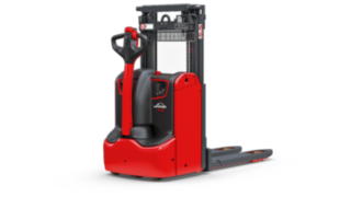 A Linde D06 – D10 sorozatú gyalogkíséretű kétszintes rakodóit arra tervezték, hogy szűk térben is gyorsan és pontosan lehessen szállítani a rakományokat. A Linde Anyagmozgatás D06 – D10 sorozatú gyalogkíséretű kétszintes rakodói