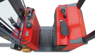 A Linde MH Dual Command kettős vezérlőkarja A Linde MH Dual Command kettős vezérlőkarja megkönnyíti a hátramenetet.