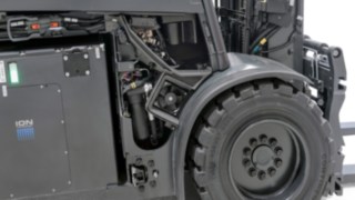 A Linde X20 – X35 típusú elektromos targoncáinak lítiumion-akkumulátorához közvetlenül hozzá lehet férni. A Linde X35 elektromos targoncájának lítiumion-akkumulátora