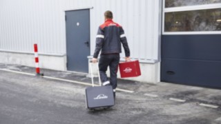 A Linde szervize világszerte elérhető. Karbantartás és javítás a Linde Anyagmozgatás részéről