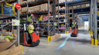 A Linde MH Linde BlueSpot™ útvonalfigyelő figyelmeztetőberendezése A Linde BlueSpot™ útvonalfigyelő figyelmeztetőberendezés zaj nélkül teszi láthatóvá a targoncát.