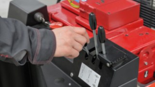 Kézi hordókezelés robbanásbiztos járművekkel Kézi hordókezelés robbanásbiztos járművekkel