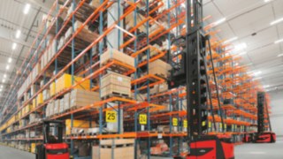 VNA-order_picking-retail-3795_155 VNA-order_picking-retail-3795_155
