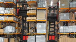 VNA-order_picking-retail-3915_533 VNA-order_picking-retail-3915_533
