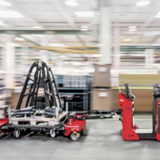 Autonóm targonca használata egy raktárban