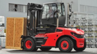 A Linde targoncáinak forgó vezetőfülkéje A Linde targoncáinak forgó vezetőfülkéje
