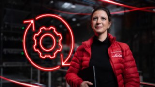 A Linde MH munkatársa egy raktárban, háttérben egy fogaskereket formáló piros LED-szimbólummal.
