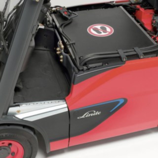 A Linde lítiumion-akkumulátoros technológiával szerelt elektromos targoncája A Linde lítiumion-akkumulátoros technológiával szerelt elektromos targoncája