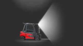 A Linde Anyagmozgatás egy Linde VertiLight funkcióval szerelt ellensúlyos targoncája. A Linde Anyagmozgatás egy Linde VertiLight funkcióval szerelt ellensúlyos targoncája.