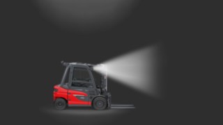 A Linde Anyagmozgatás egy LED-lámpás munkafényszórók szerelt ellensúlyos targoncája. A Linde Anyagmozgatás egy LED-lámpás munkafényszórók szerelt ellensúlyos targoncája.