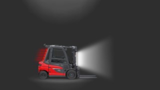 A Linde Anyagmozgatás egy Linde LED Stripes funkcióval szerelt ellensúlyos targoncája. A Linde Anyagmozgatás egy Linde LED Stripes funkcióval szerelt ellensúlyos targoncája.