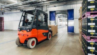 A Linde Door Control segítségével a minimálisra csökkenthető a gyorskapuk károsodása. A Linde Door Control használat közben