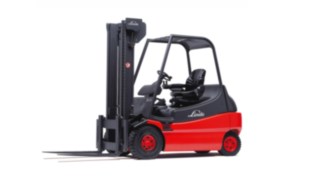 A Linde 1994-ben két korszakalkotó innovációt is bevezetett az E20 – E30 sorozatnál. A Linde Anyagmozgatás E25 elektromos targoncája 1994-ből