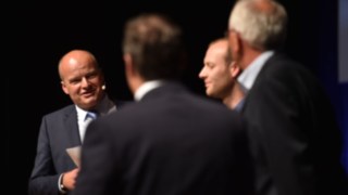 Frank Bergmann és más, gyakorlati tapasztalatokkal rendelkező résztvevők Frank Bergmann és más, gyakorlati tapasztalatokkal rendelkező résztvevők