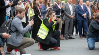 Május 11-én, csütörtökön hivatalosan is üzembe helyezték a berendezéseket és a járműveket az aschaffenburgi telephelyen. Vendégek és a média képviselői a nyitóünnepségen a Linde aschaffenburgi üzemében