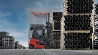 A Linde Xi20 PH munka közben az Ostendorf üzemi területén.