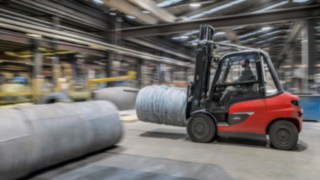 A Linde Anyagmozgatás X50 elektromos targoncája a WDI-nél Hammban. A Linde Anyagmozgatás X50 elektromos targoncája a WDI-nél Hammban.