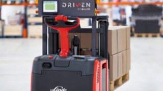 A Linde Anyagmozgatás első automatizált anyagmozgató gépeinek bevezetése.