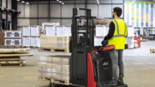 A D12 HP AP munka közben.