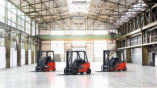 A Linde Material Handling villás targoncái a legfontosabb intralogisztikai segédeszközök.