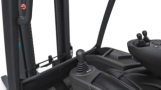 A Linde Steer Control a bal kartámaszba van beépítve, melyre így az alkar használat közben kényelmesen felfekszik. Linde Steer Control joystick
