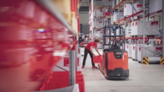 A Linde N25-ös komissiózója a WoMH 2022 kiállításon. A Linde Anyagmozgatás N25-ös komissiózója a WoMH 2022 kiállításon.