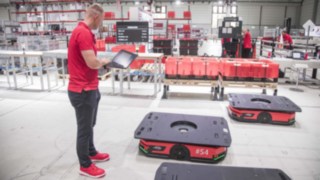 A Linde Anyagmozgatás C-MATIC automatizált platformjármű a WoMH 2022 kiállításon. A Linde Anyagmozgatás C-MATIC automatizált platformjármű a WoMH 2022 kiállításon.