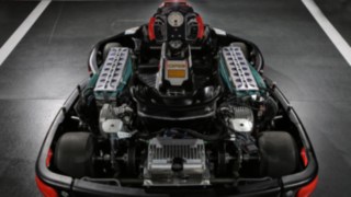 Az E1 elektromos gokart fejlesztésekor az E20 – E50 alkatrészeit vettük alapul. A Linde Anyagmozgatás E1 elektromos gokartja